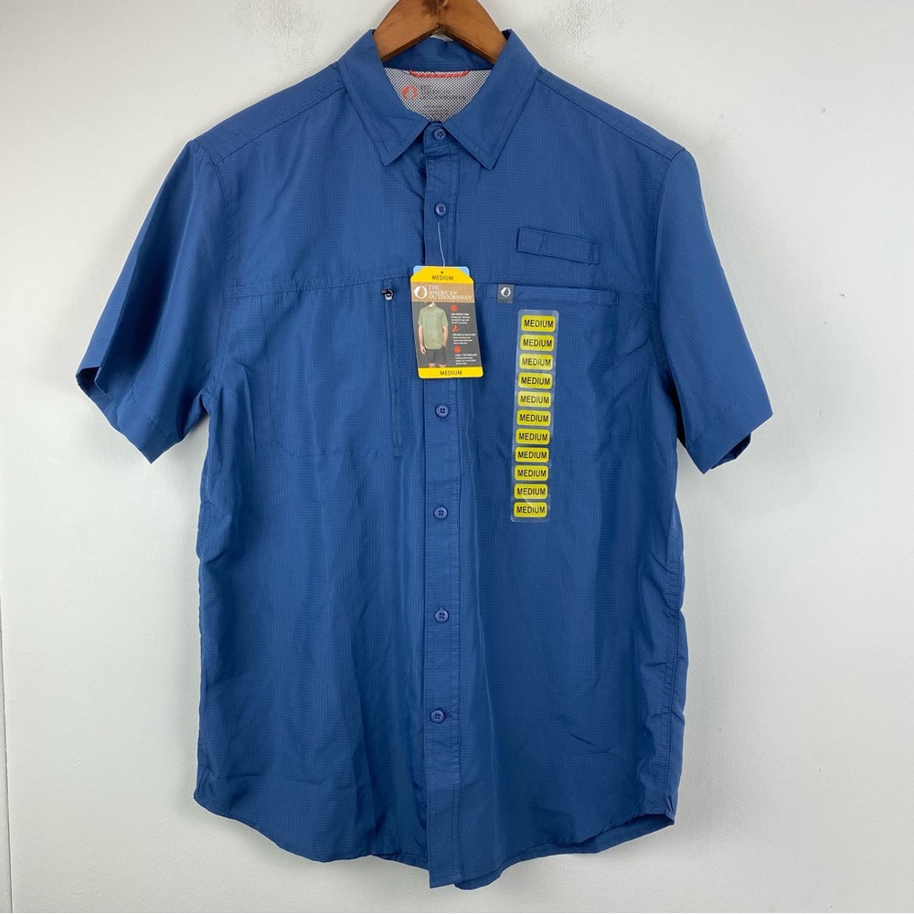 The American Outdoorsman size Medium Men’s Blue Short Sleeve Fishing Shirt